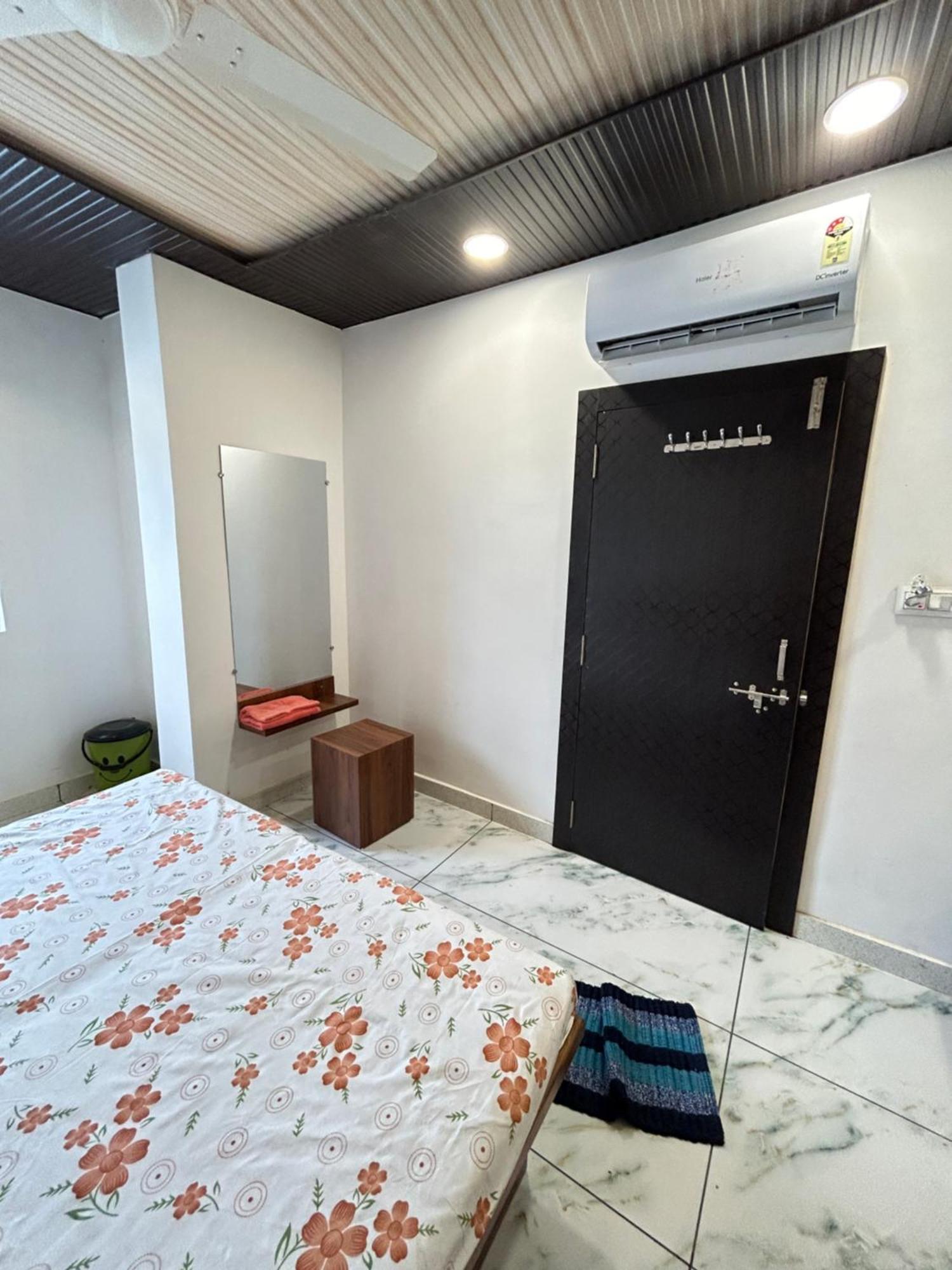 Hotel Shree Sidhi Vinayak อุจเจน ภายนอก รูปภาพ