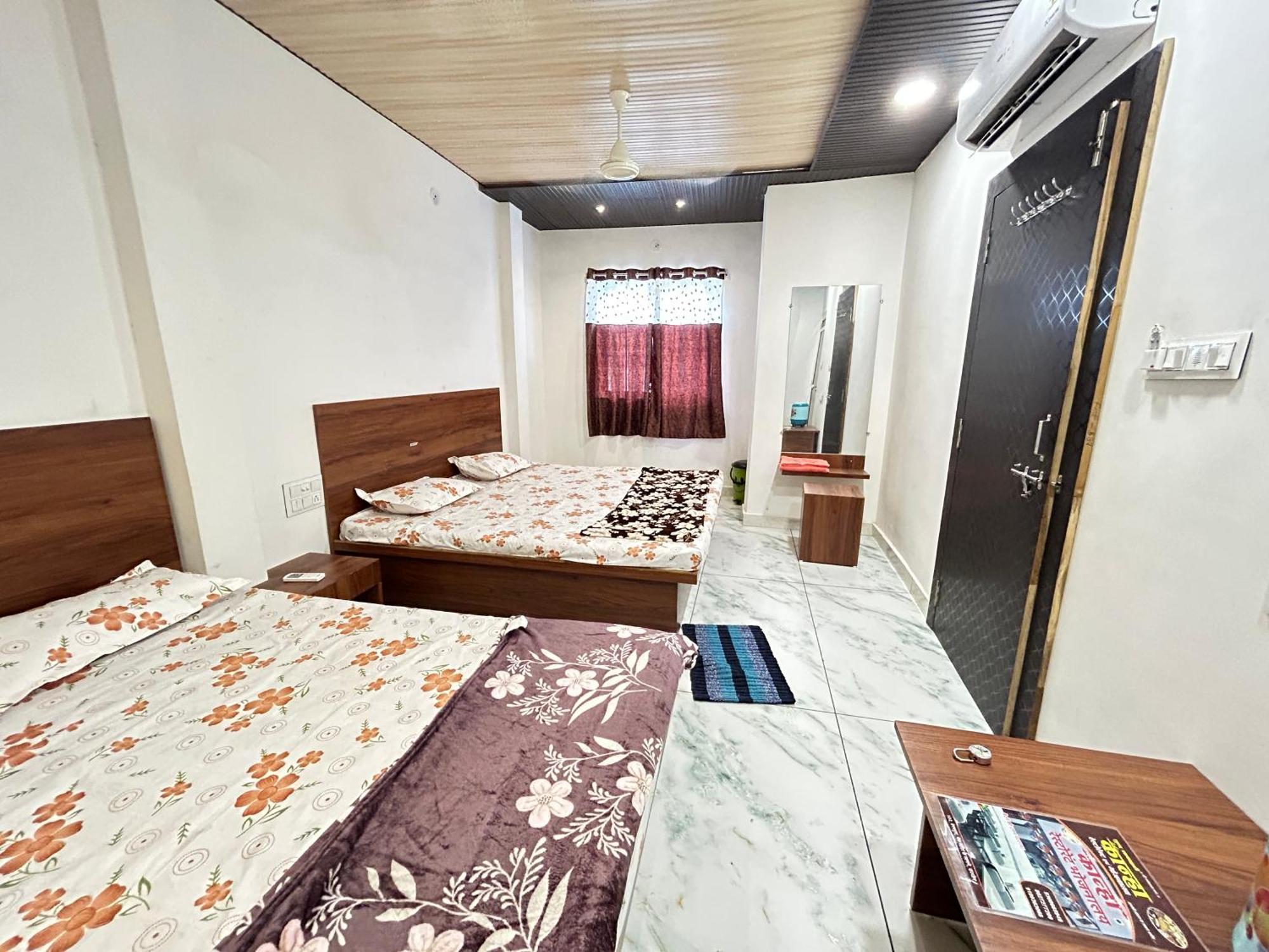 Hotel Shree Sidhi Vinayak อุจเจน ภายนอก รูปภาพ